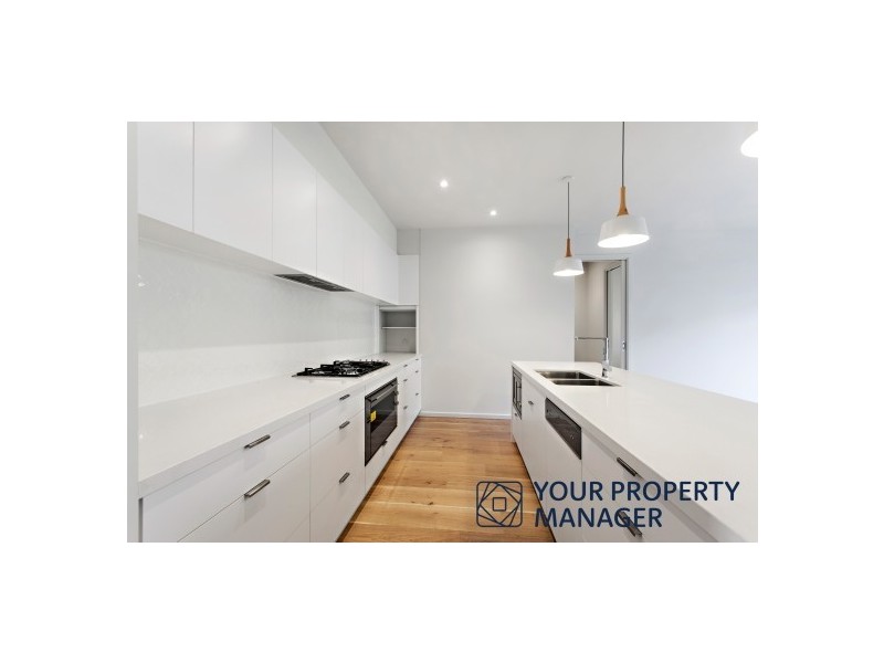 8 Amberley Drive, Cheltenham VIC 3192