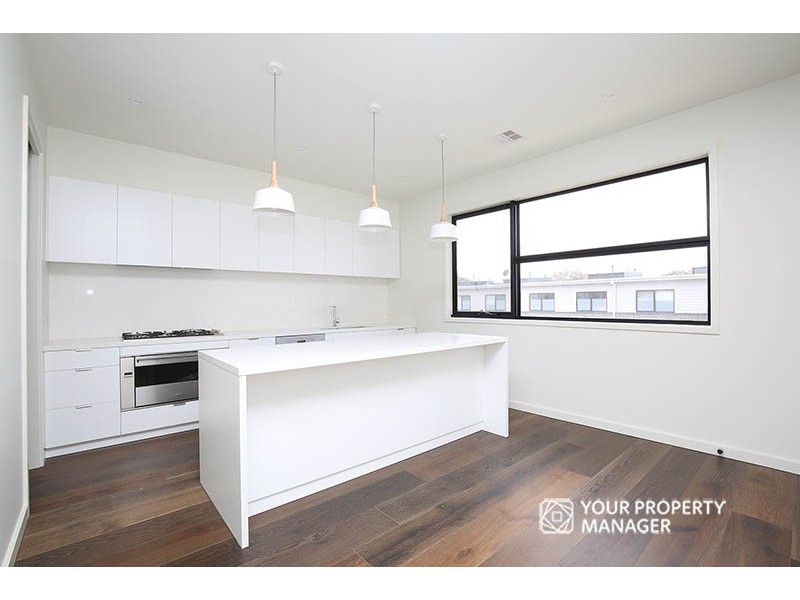 4 Moreton Walk, Cheltenham VIC 3192