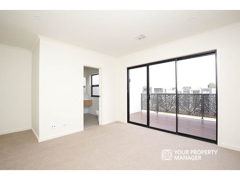 4 Moreton Walk, Cheltenham VIC 3192