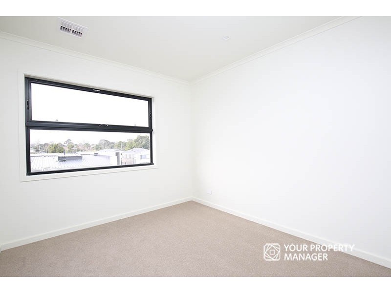 4 Moreton Walk, Cheltenham VIC 3192
