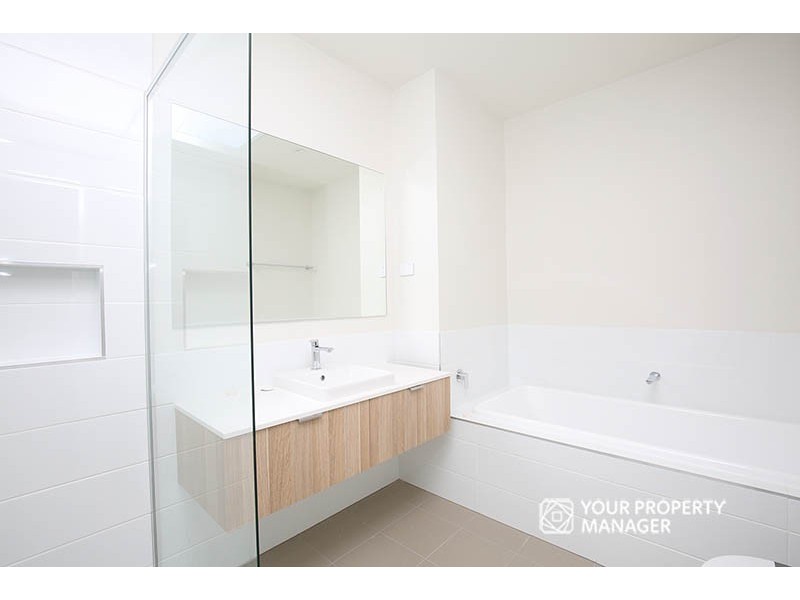 4 Moreton Walk, Cheltenham VIC 3192