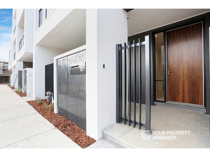 8 Moreton Walk, Cheltenham VIC 3192