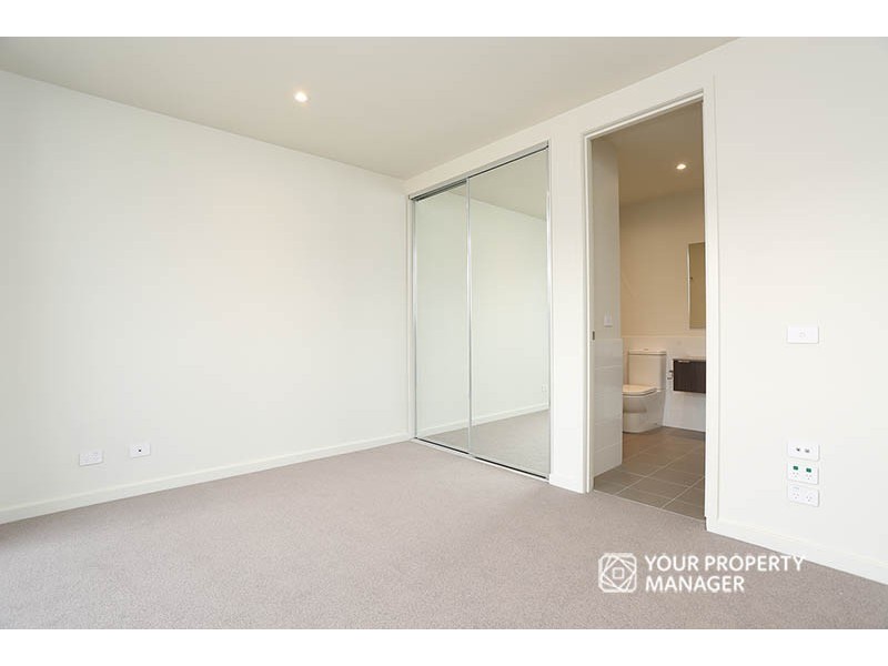 8 Moreton Walk, Cheltenham VIC 3192