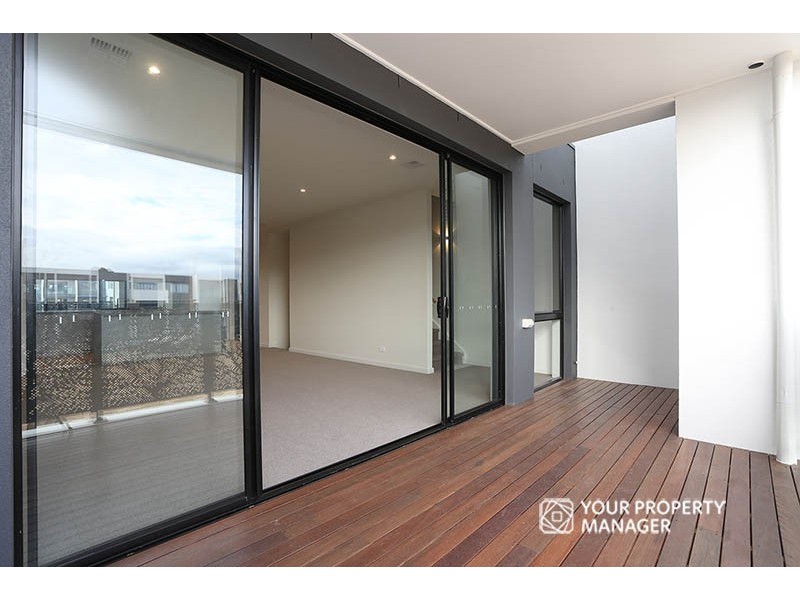 8 Moreton Walk, Cheltenham VIC 3192