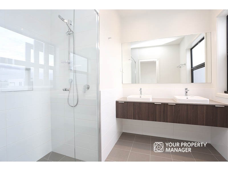 8 Moreton Walk, Cheltenham VIC 3192