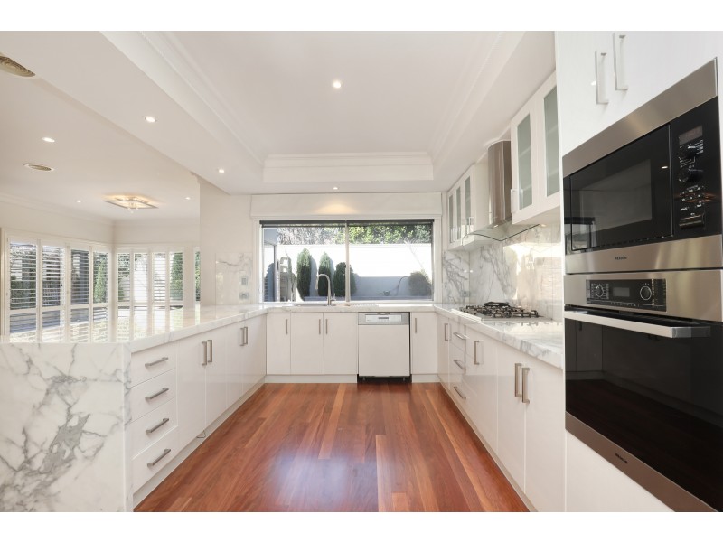 8 Fuller Street, Caulfield South VIC 3162
