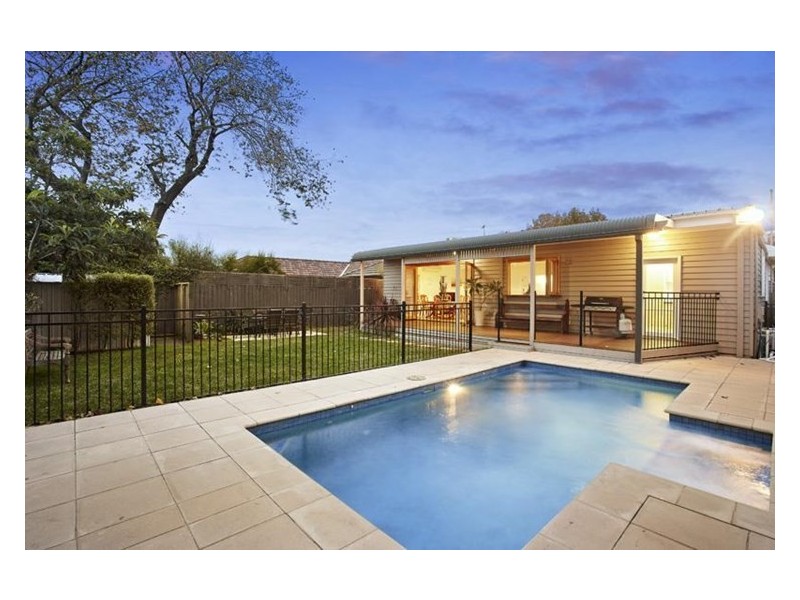 15 Mernda Avenue, Cheltenham VIC 3192