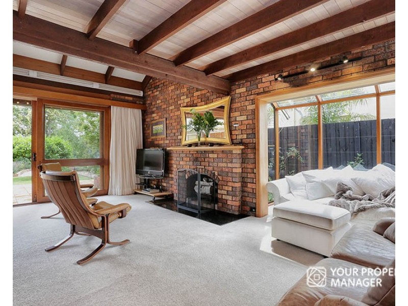 15 Raynes Park Road, Hampton VIC 3188