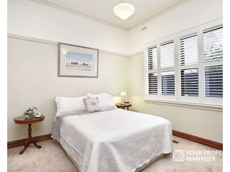 15 Raynes Park Road, Hampton VIC 3188