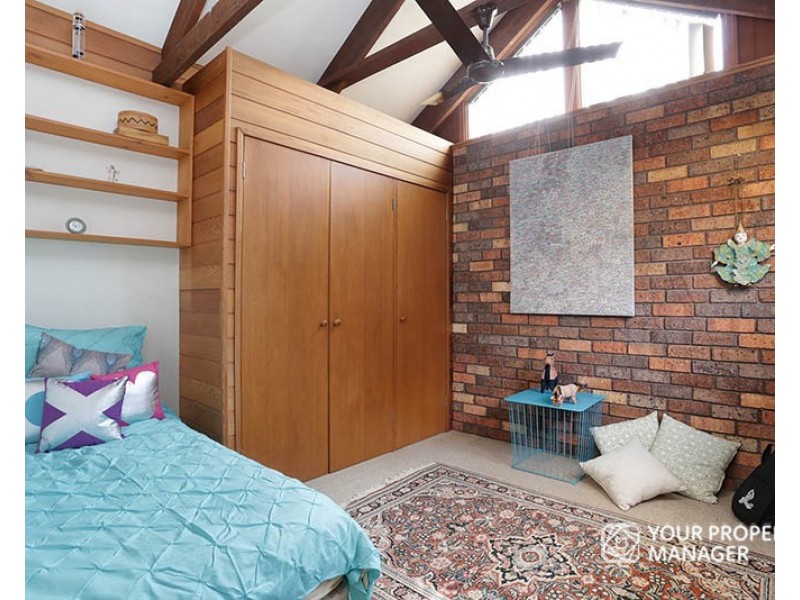 15 Raynes Park Road, Hampton VIC 3188