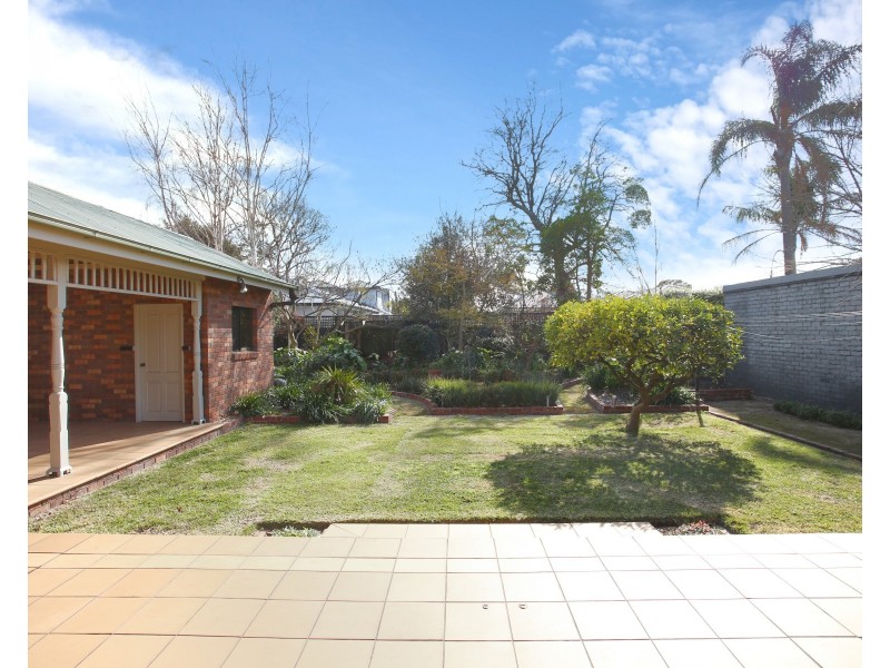 15 Raynes Park Road, Hampton VIC 3188