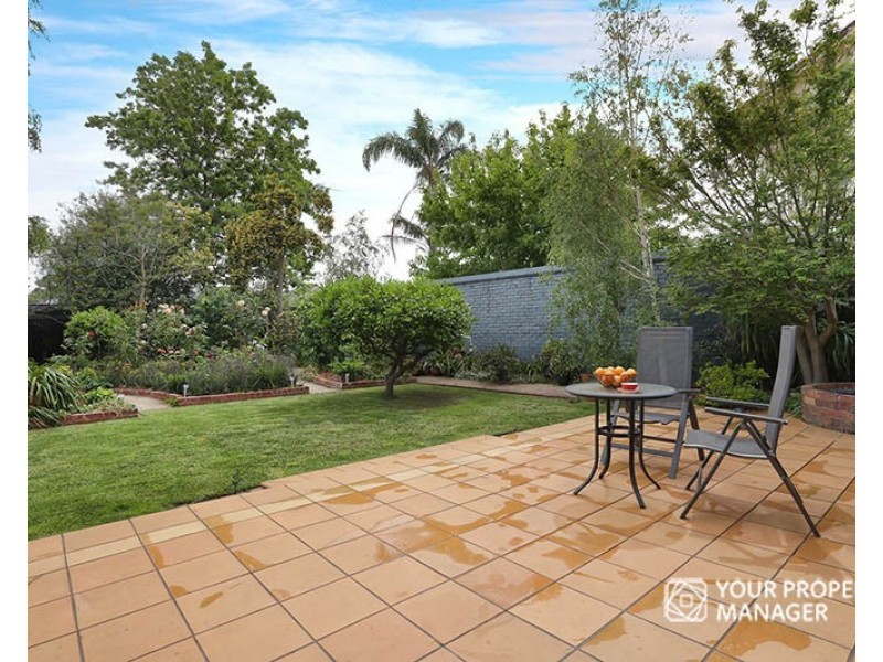 15 Raynes Park Road, Hampton VIC 3188