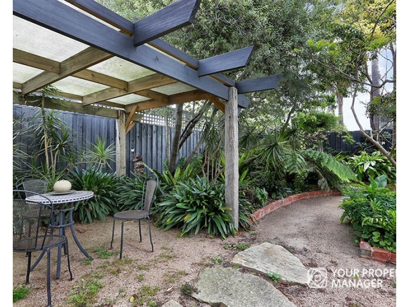 15 Raynes Park Road, Hampton VIC 3188