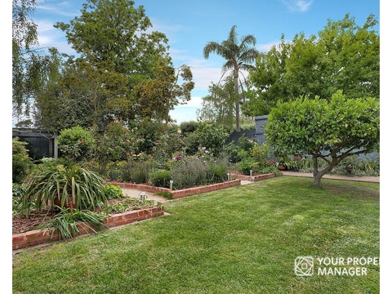 15 Raynes Park Road, Hampton VIC 3188