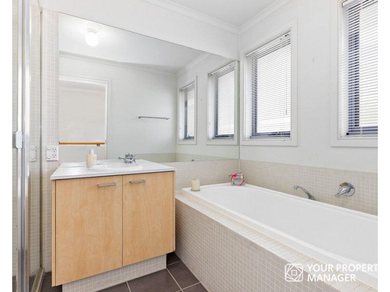 33 Carnoustie Parade, Heatherton VIC 3202