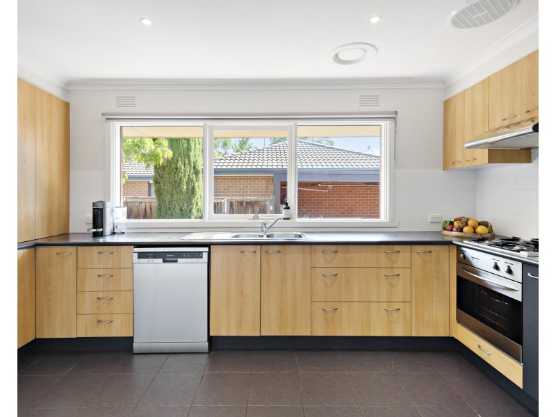 2 Sandalong Court, Bonbeach VIC 3196