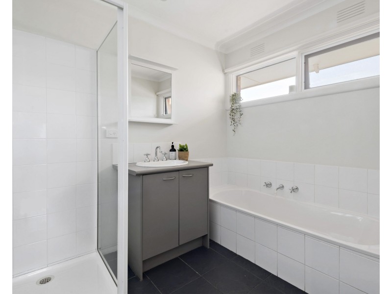 2 Sandalong Court, Bonbeach VIC 3196