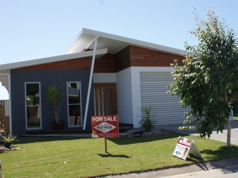 8 Icefire Quay, Trinity Park QLD 4879