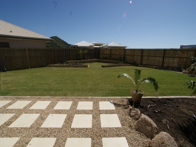 8 Icefire Quay, Trinity Park QLD 4879