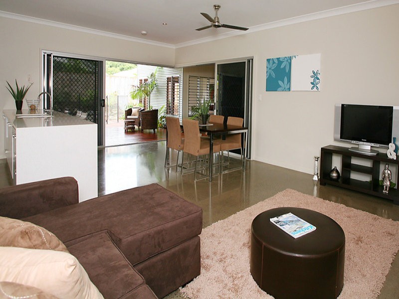 100 Roberts Drive, Trinity Beach QLD 4879