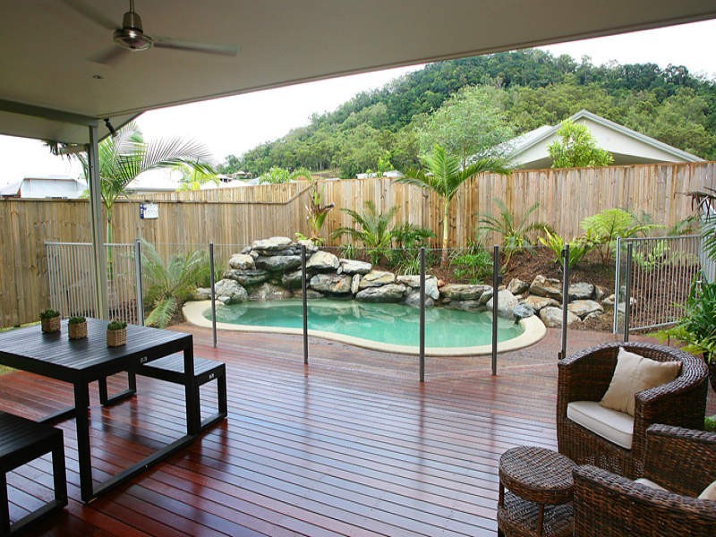 100 Roberts Drive, Trinity Beach QLD 4879
