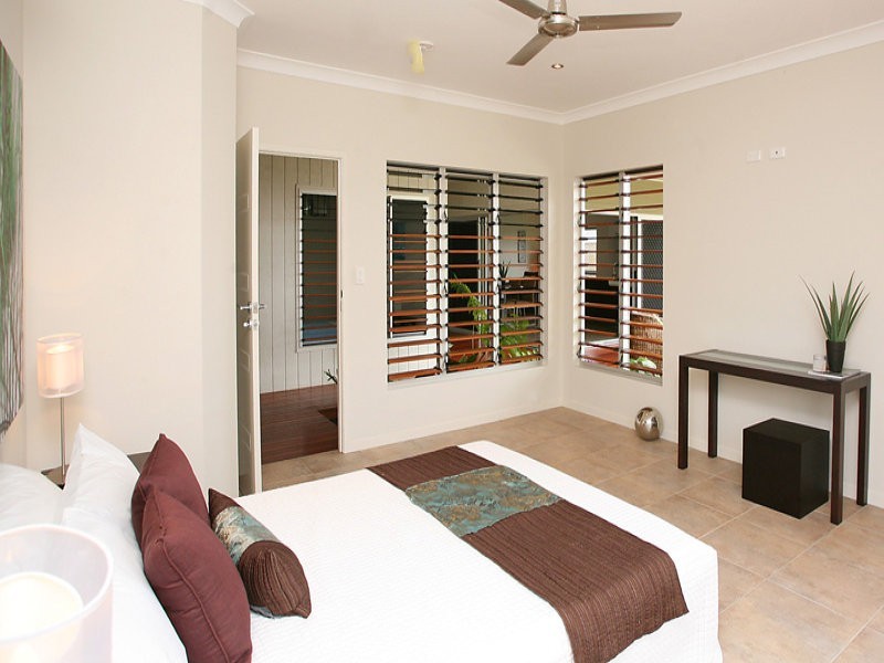 100 Roberts Drive, Trinity Beach QLD 4879