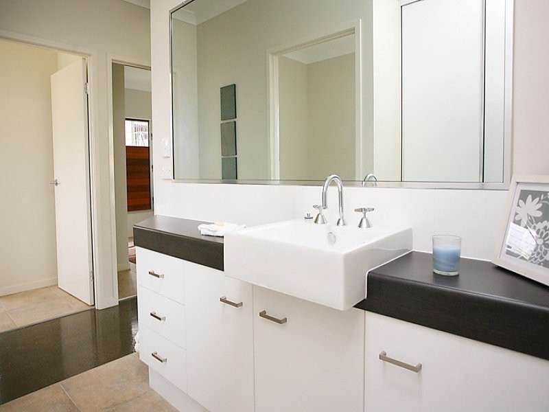100 Roberts Drive, Trinity Beach QLD 4879