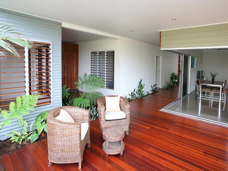 100 Roberts Drive, Trinity Beach QLD 4879