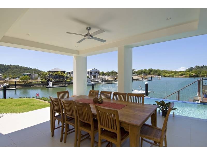 2 Ragamuffin Quay, Trinity Park QLD 4879