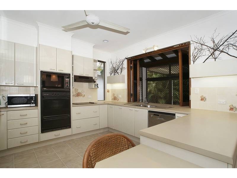 16 Cameron Close, Smithfield QLD 4878