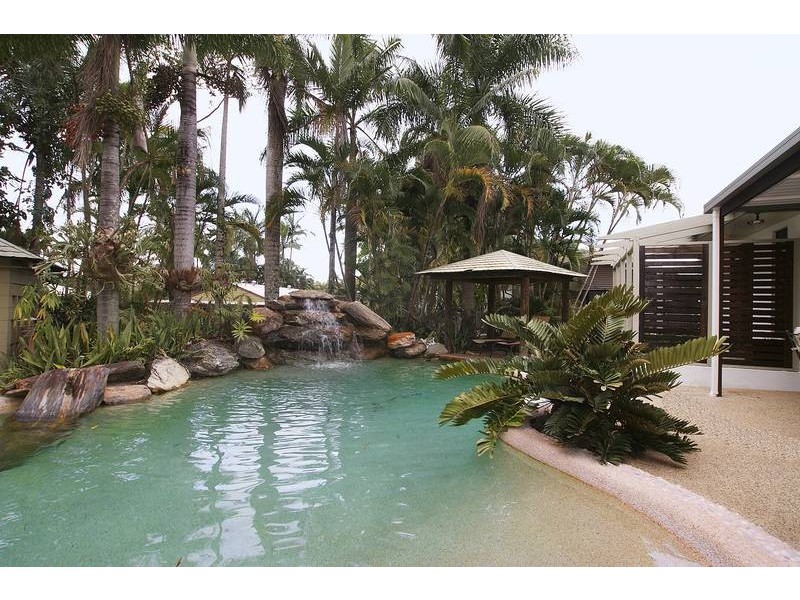 16 Cameron Close, Smithfield QLD 4878