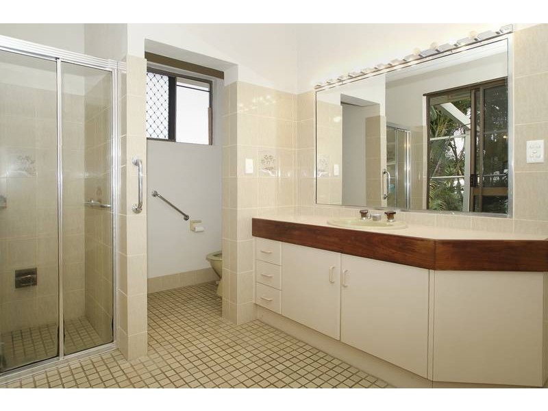 16 Cameron Close, Smithfield QLD 4878