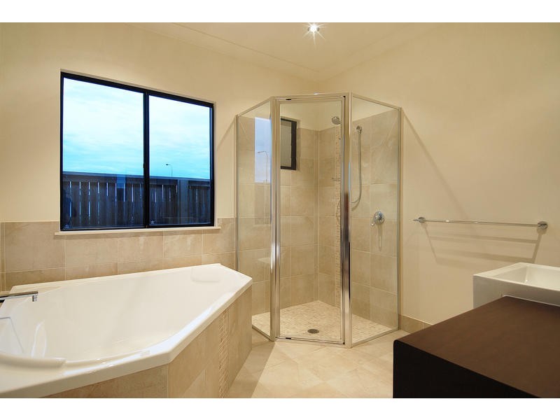 3 Greenvale Close, Smithfield QLD 4878