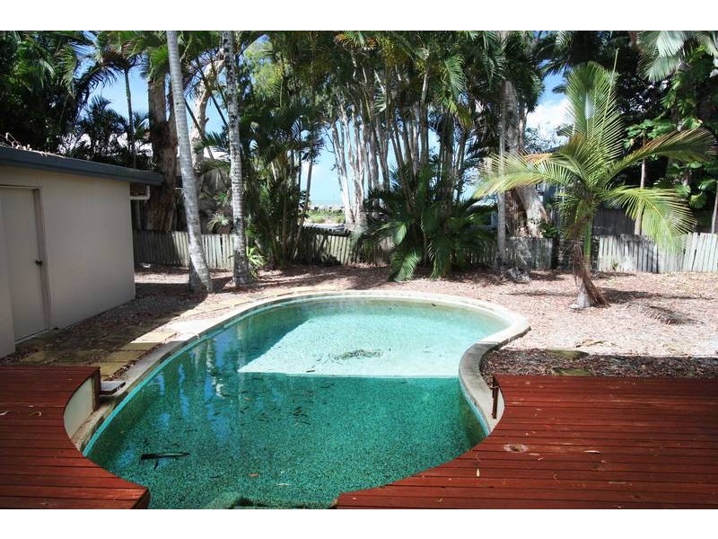 18 Batt Street, Clifton Beach QLD 4879