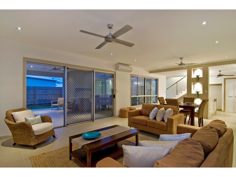 2/112 Harbour Drive, Trinity Park QLD 4879