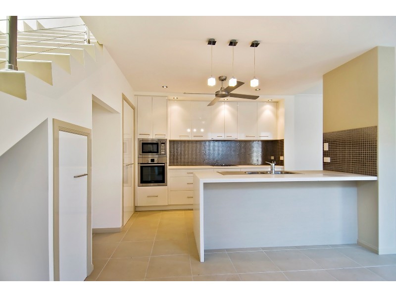 2/112 Harbour Drive, Trinity Park QLD 4879