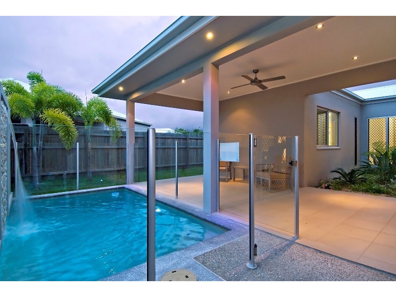 2/112 Harbour Drive, Trinity Park QLD 4879