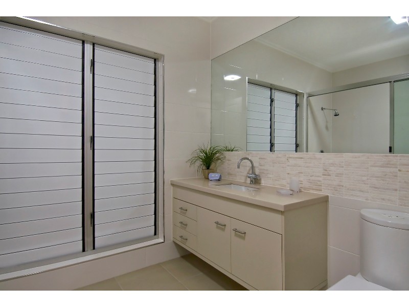 2/112 Harbour Drive, Trinity Park QLD 4879