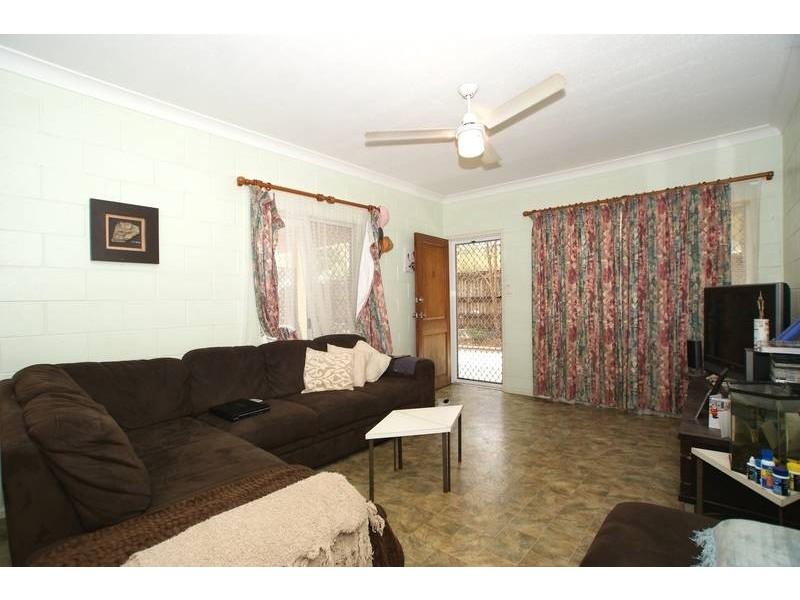 2/513 Varley Street, Yorkeys Knob QLD 4878