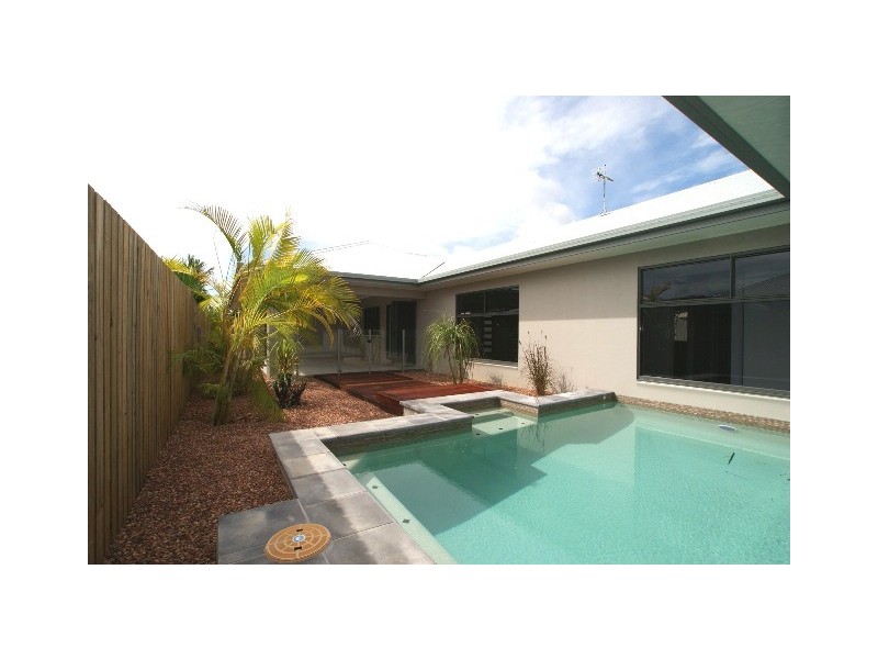 1 Valla Close, Kewarra Beach QLD 4879