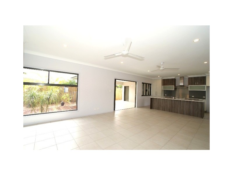 1 Valla Close, Kewarra Beach QLD 4879