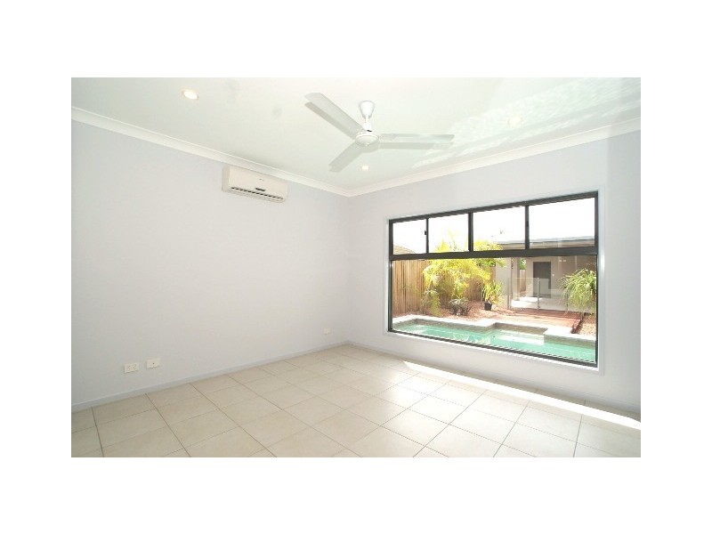 1 Valla Close, Kewarra Beach QLD 4879