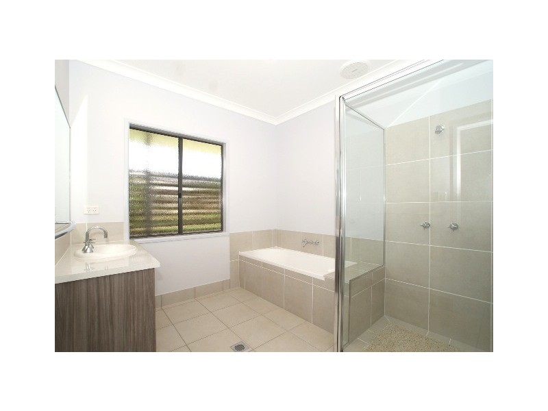 1 Valla Close, Kewarra Beach QLD 4879