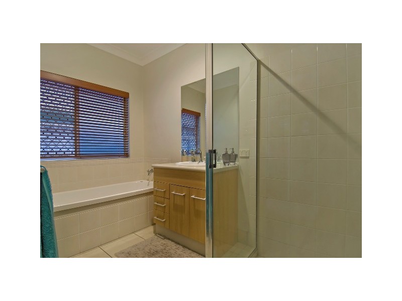 6 Elphinstone Street, Kanimbla QLD 4870