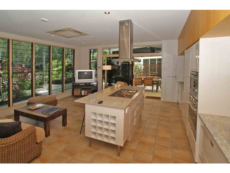 23/6 Cedar Road, Palm Cove QLD 4879