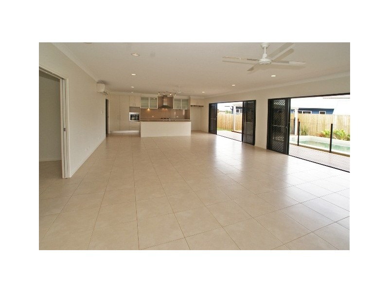 12 Catamaran Circuit, Trinity Beach QLD 4879