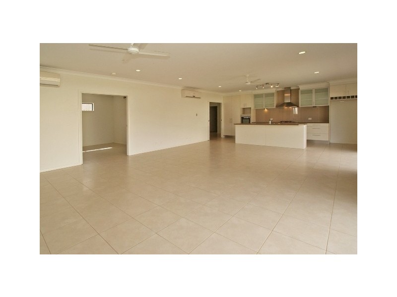 12 Catamaran Circuit, Trinity Beach QLD 4879