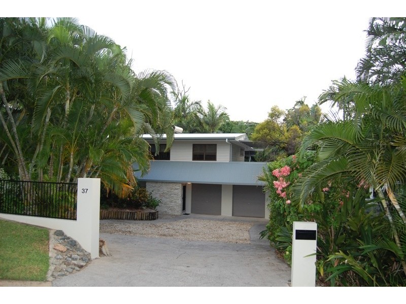 37 Moore Street, Trinity Beach QLD 4879