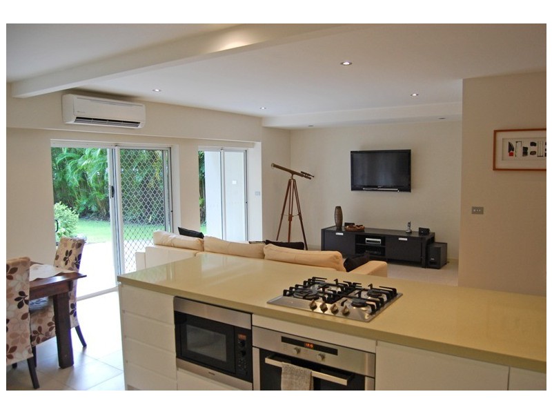 37 Moore Street, Trinity Beach QLD 4879