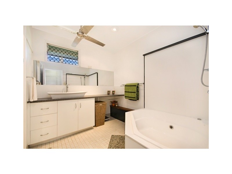 18 Batt Street, Clifton Beach QLD 4879